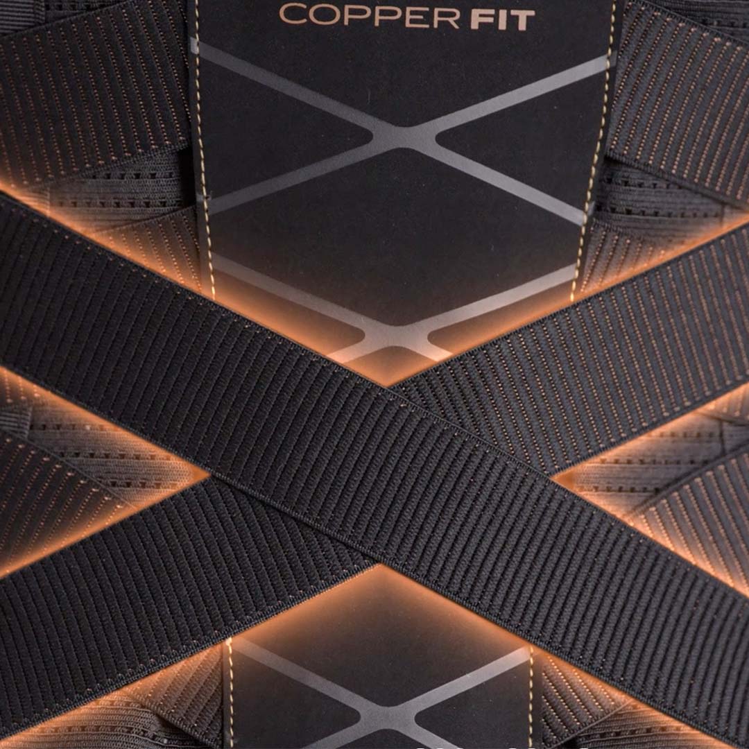 Nahaufnahme des Materials und der Struktur des Copper Fit X Belt mit kupferfarbenen Nähten