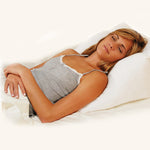 Frau liegt auf dem Rücken mit dem Dreamolino Flip Pillow, das Nacken und Rücken ergonomisch stützt.