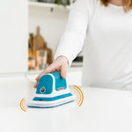 Mit dem Livington MultiScrubber wird eine Oberfläche kraftvoll und bequem gereinigt.