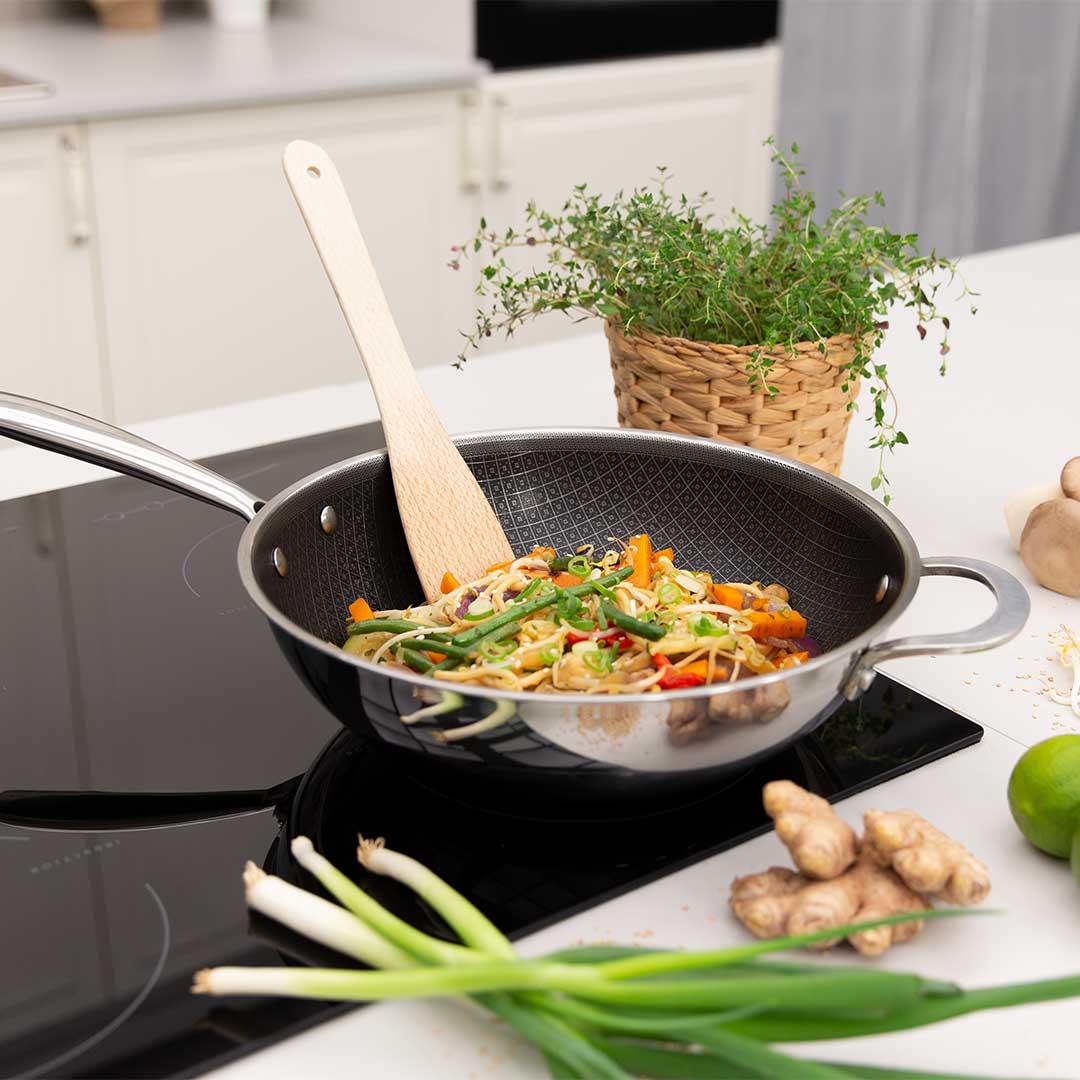 02_Wok_LivingtonTitan_Pan_Upsells.jpg