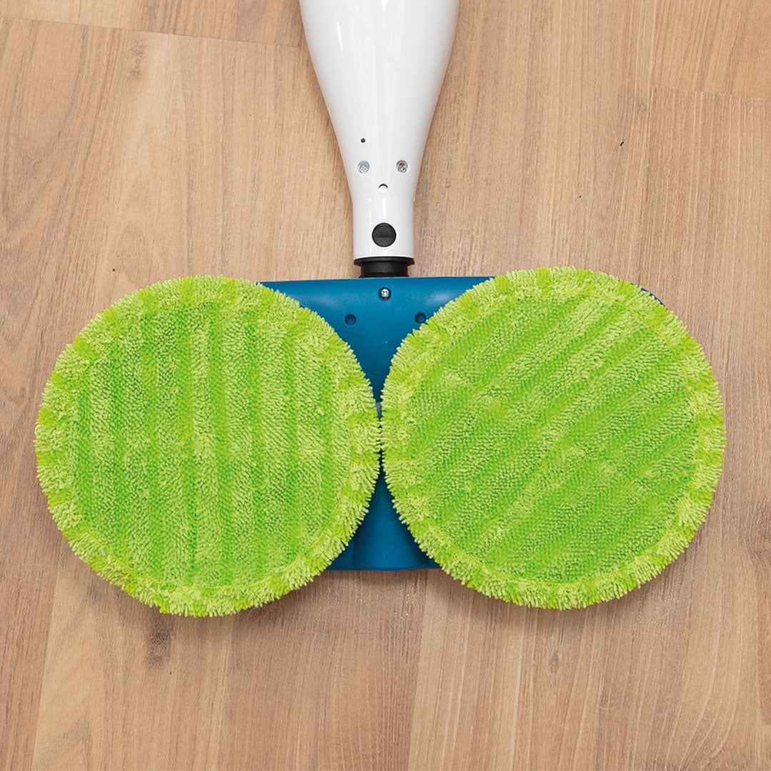 Zwei rotierende Reinigungspads des Livington Steam Twister auf Holzboden, von oben gezeigt.