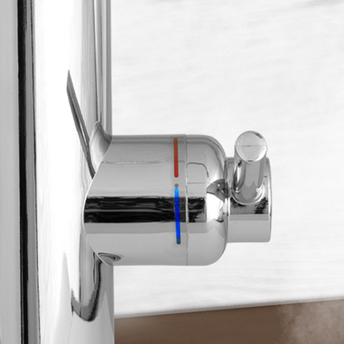 Temperaturregler des Aquadon SmartHeater Flex-Head zur einfachen Einstellung von Warm- und Kaltwasser.