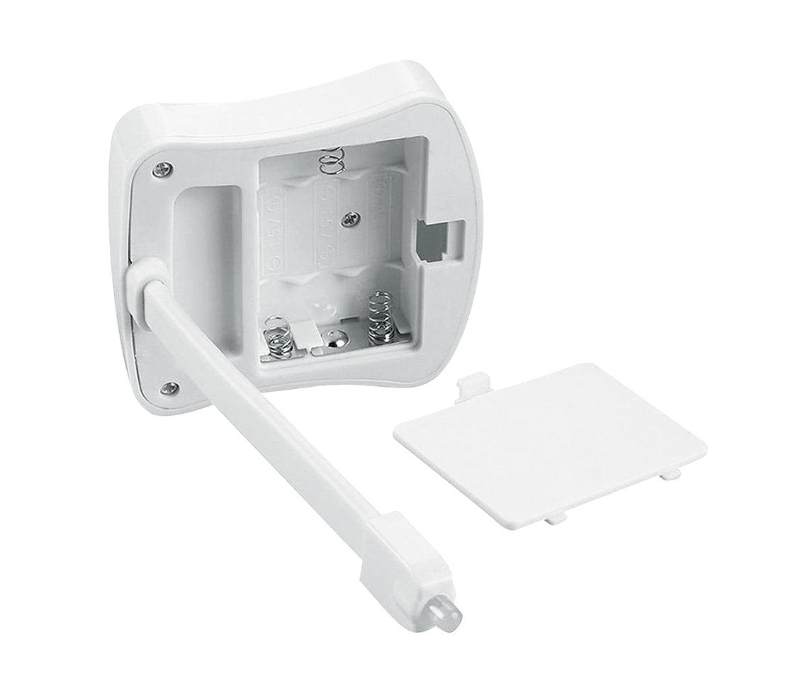 LED-Toilettennachtlicht mit geöffnetem Batteriefach und abgenommener Abdeckung – Platz für drei AAA-Batterien sichtbar.