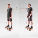 Mann trainiert mit Zugbändern auf der VibroShaper Vibrationsplatte.