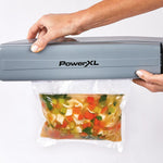 Mit dem PowerXL Duo NutriSealer wird frische Suppe sicher und luftdicht vakuumiert.