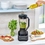 Der PowerXL SensiMax Blender püriert grüne Zutaten zu einem Pesto