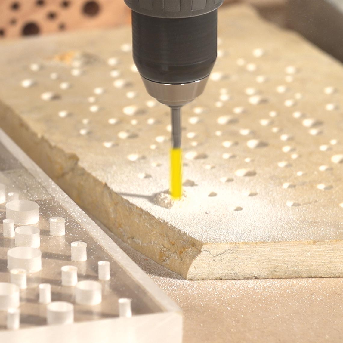 Hammersmith Drill Bit Pro bohrt präzise und sauber durch Keramikplatten.