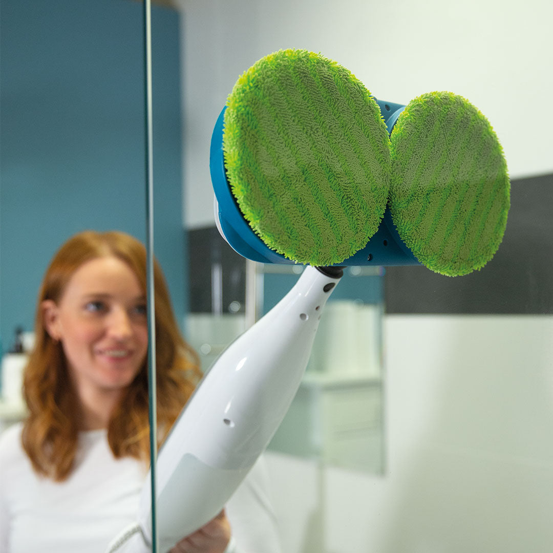 Livington Steam Twister reinigt effektiv glatte Glasflächen mit rotierenden Pads und Dampfkraft.