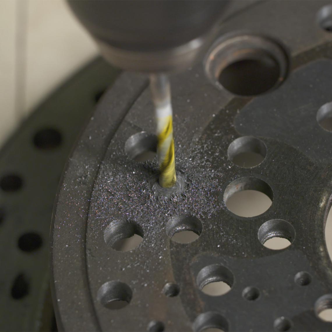 Hammersmith Drill Bit Pro durchbohrt zuverlässig hartes Metall.