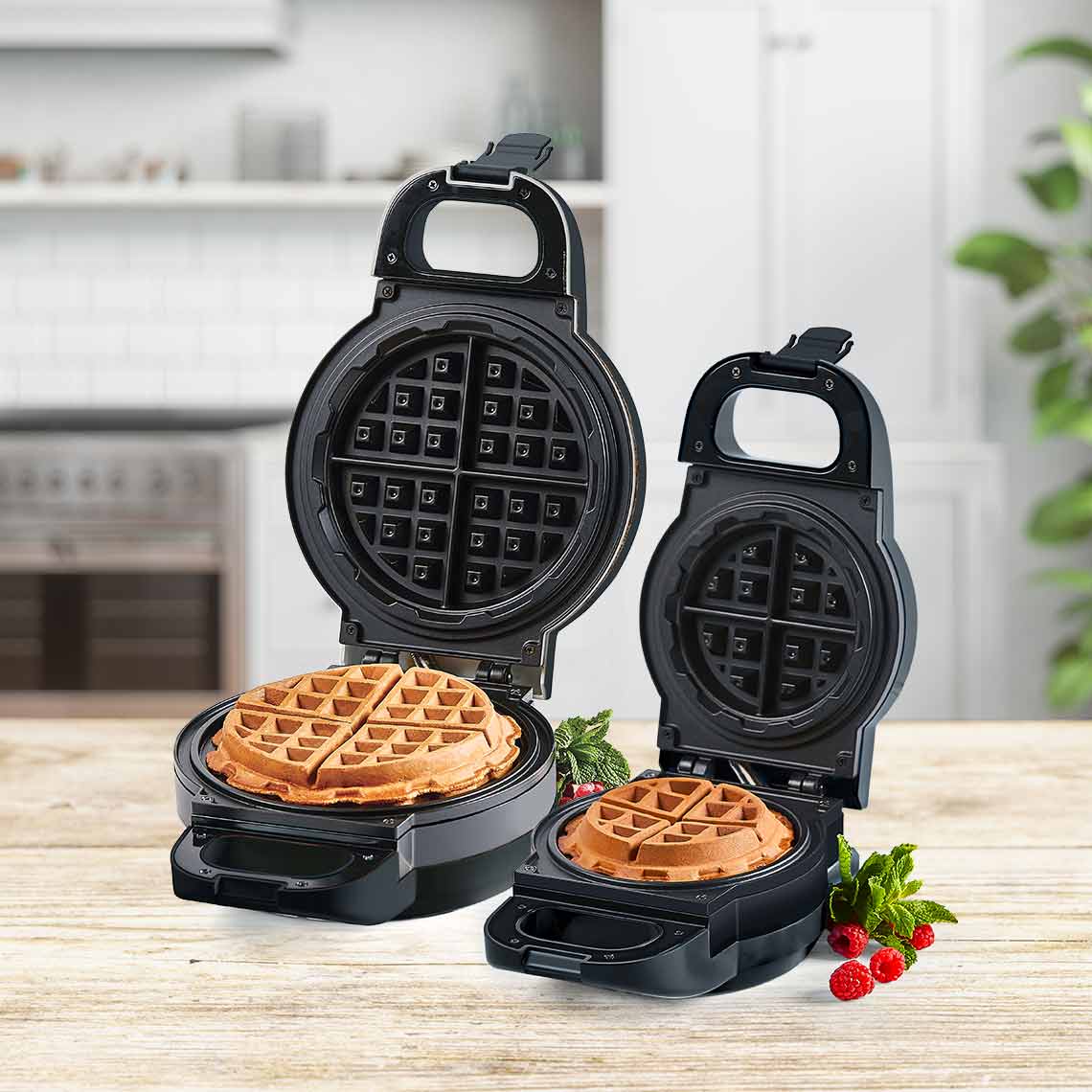PowerXL Waffle Star in zwei Größen – beide bereiten köstliche, dicke Waffeln zu.
