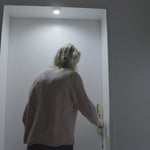 HandyLUX TopBright beleuchtet automatisch den Türbereich – ideal bei Dunkelheit für besseren Überblick.
