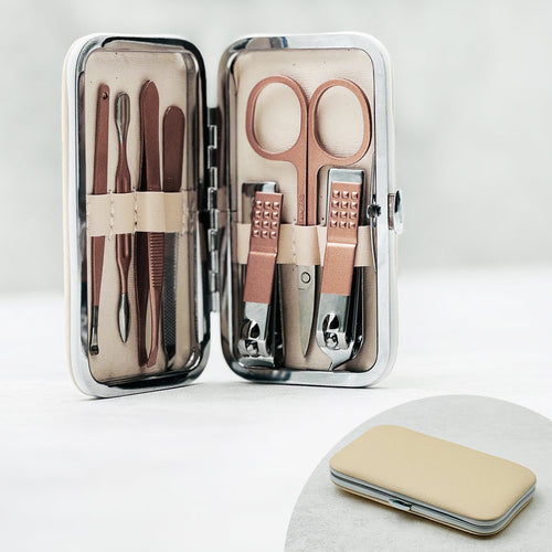Kompaktes Maniküre-Set mit Schere, Nagelknipser & Feile – ideal für Zuhause & unterwegs.