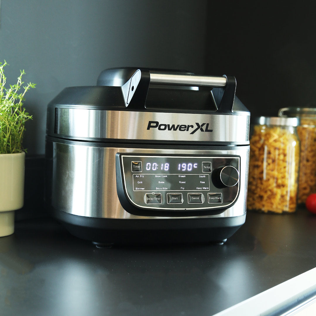 PowerXL Multi Cooker mit Edelstahlgehäuse und digitalem Display – vielseitig für schnelles und schonendes Kochen.