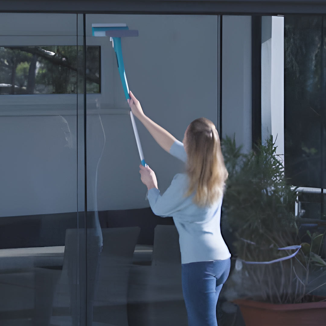 Große Glasflächen bequem reinigen mit dem Livington Window Buddy und verlängerbarem Teleskopstiel.