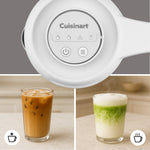 Cuisinart NutSmart-Display - ein kaltes Getränk auf der linken Seite ein Glas mit einem warmen Getränke auf der rechten Seite.                mit Gläsern verschiedener Milchsorten aus Nüssen und Getreide.