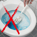 Eine WC-Bürste wird in der Toilette verwendet; ein rotes X signalisiert, dass dies nicht mehr nötig ist, bei Verwendung der WC-Kugeln.