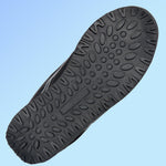 Schwarze Schuhsohle mit rutschfestem Profil.