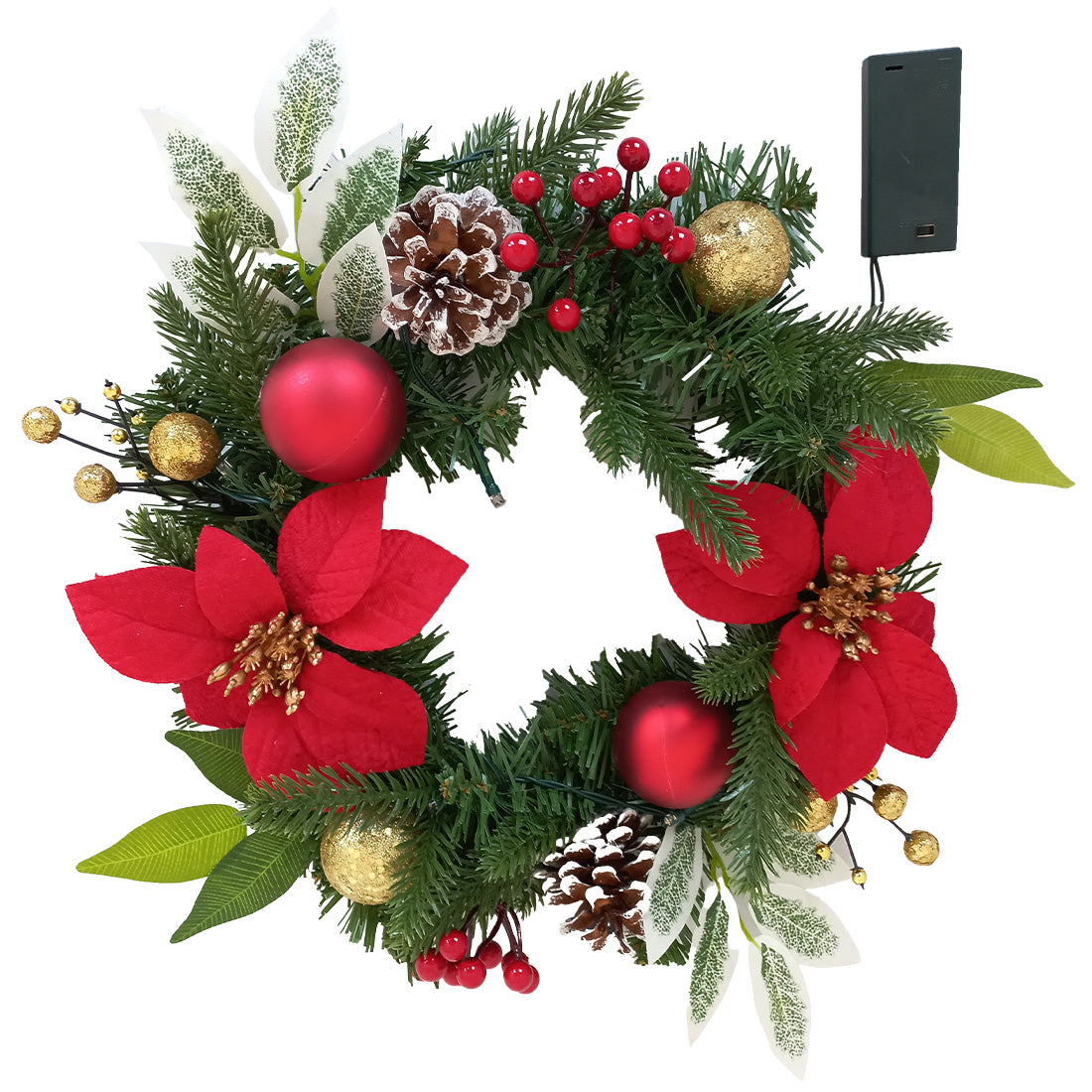 Weihnachtskranz mit roten Blüten, Tannenzweigen, Kugeln, Zapfen und Batteriefach.
