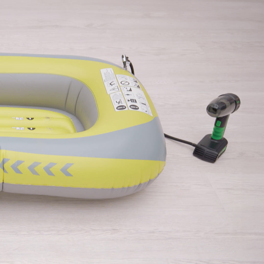 Hammersmith AirStorm pumpt ein Schlauchboot schnell auf.