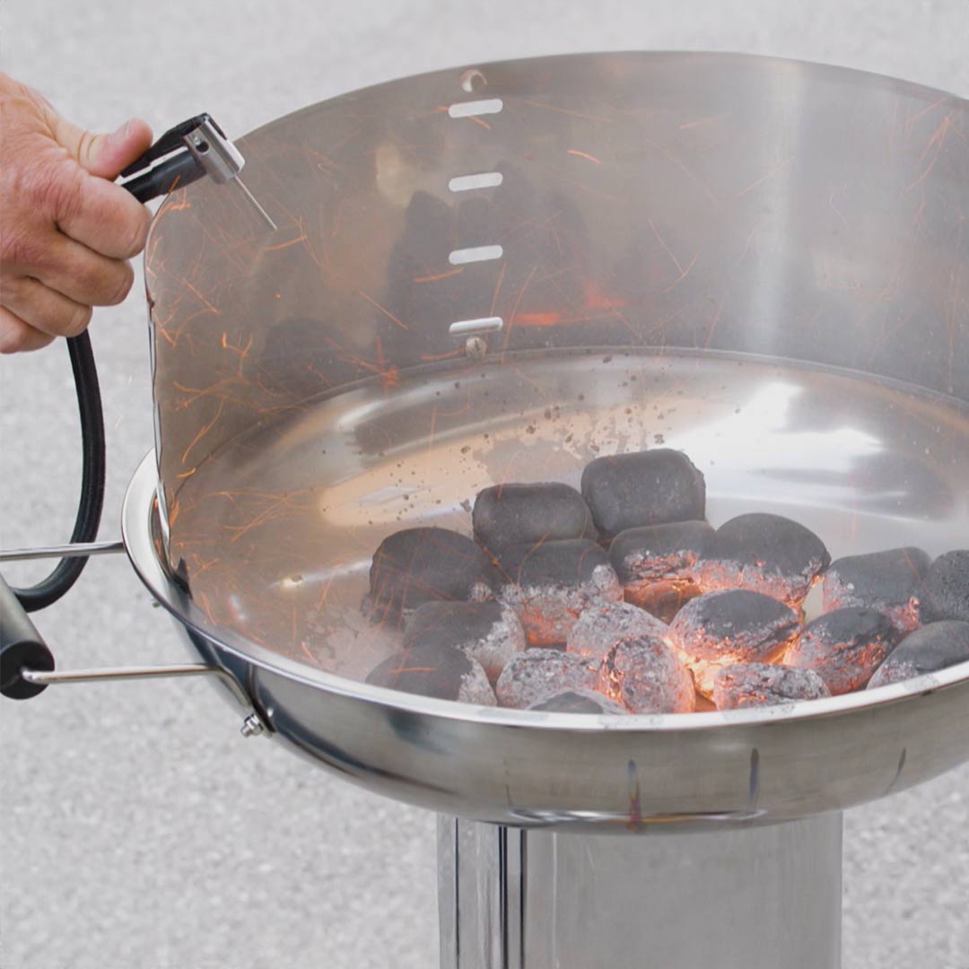 Hammersmith AirStorm wird zum Anfachen von Grillkohle verwendet.